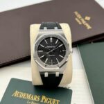 Audemars Piguet Replica Watch Royal Oak 15400ST Black Dial Rubber Strap 41mm - Image 2