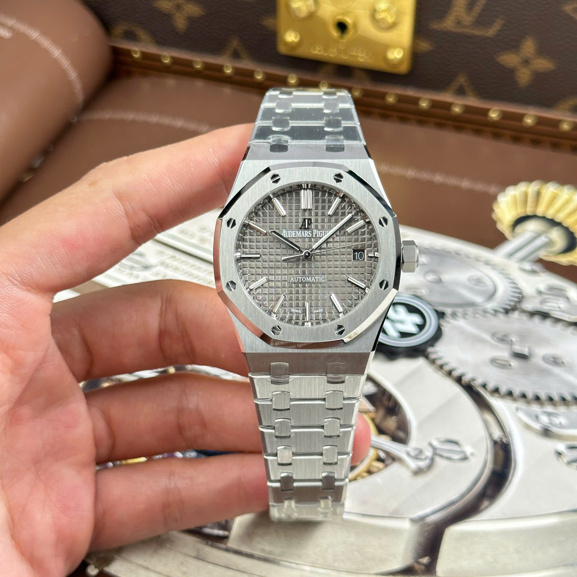Dong-Ho-Audemars-Piguet-Royal-Oak-15450-Replica-11-Mat-Xam-May-Co-Thuy-Sy-Nha-May-ZF-37mm-1.jpg Audemars Piguet Royal Oak 15450 Imitation Watches Gray Dial Automatic Movement ZF Factory 37mm - Image 1