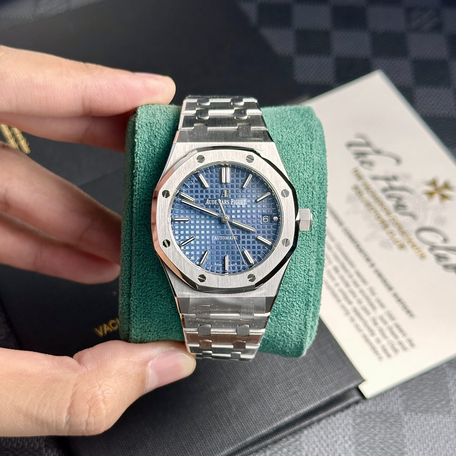 Dong-Ho-Audemars-Piguet-Royal-Oak-15450ST-Replica-Mat-Xanh-APS-37mm-1.jpg Audemars Piguet Fake Watch Royal Oak 15450ST Dial Blue APS Factory 37mm - Image 1
