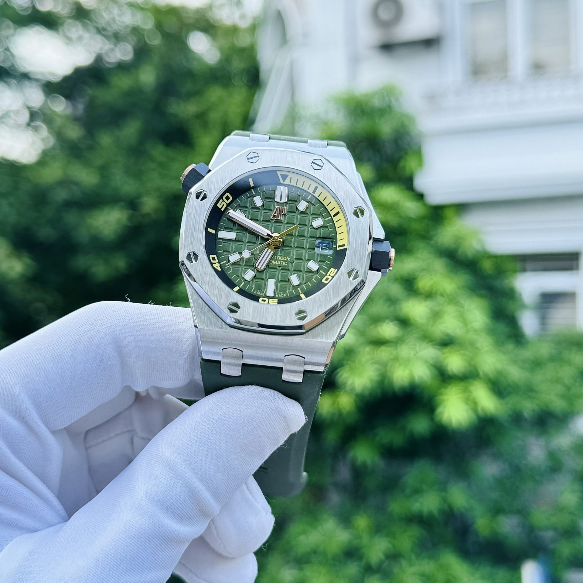 Dong-Ho-Audemars-Piguet-Royal-Oak-15720ST-Mau-Xanh-La-Fake-11-Nha-May-IP-42mm-6.jpg Audemars Piguet Replica Watches Royal Oak 15720ST Green Dial IP Factory 42mm - Image 1