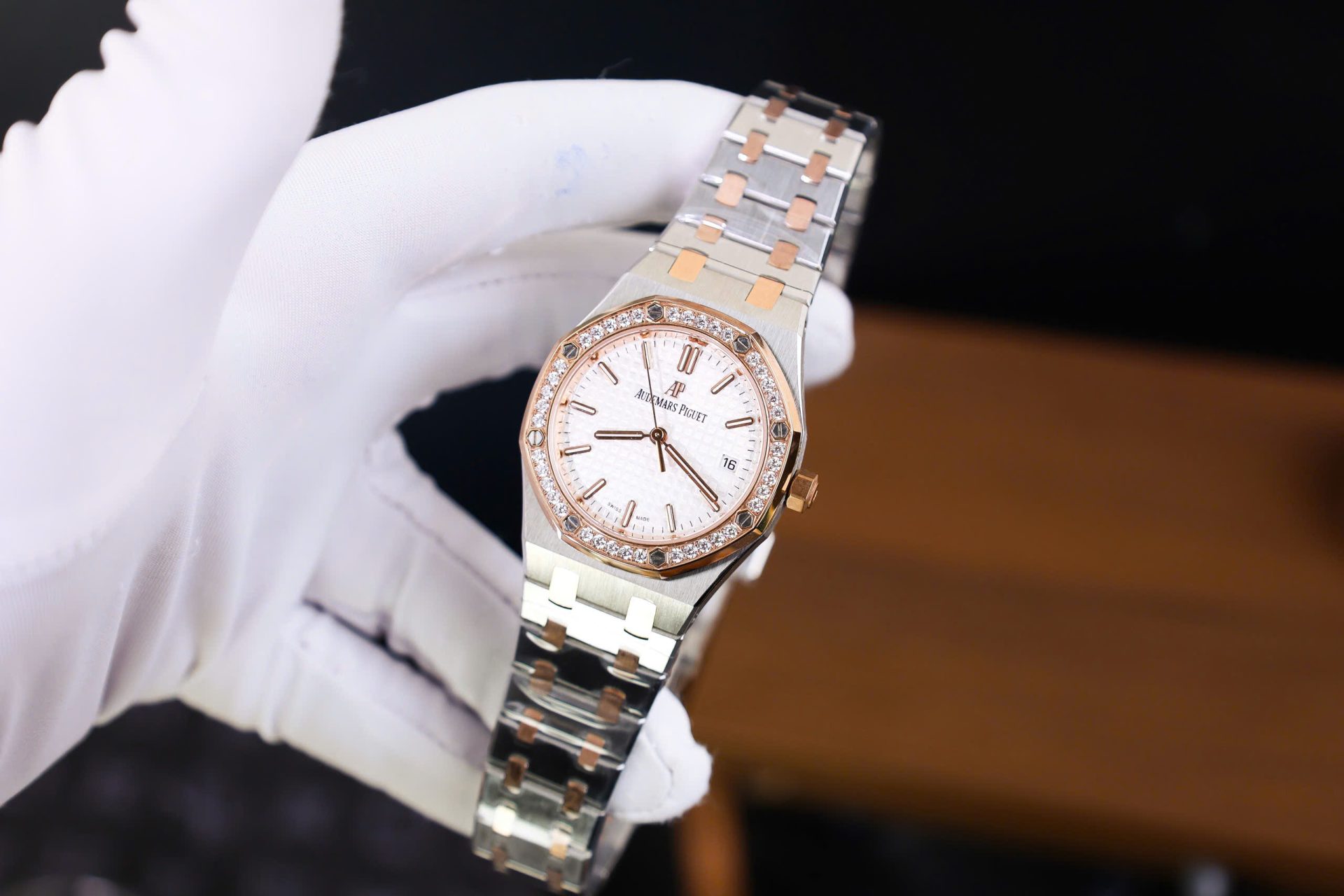 Dong-Ho-Audemars-Piguet-Royal-Oak-Rep-11-Cao-Cap-Nu-May-Co-Tu-Dong-34mm-2.jpg Audemars Piguet Royal Oak Replica 11 Watch Womens Automatic Movement 34mm - Image 1