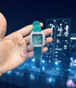 Cartier Santos With Green Moissanite Replica Watch 39.8mm - Image 3