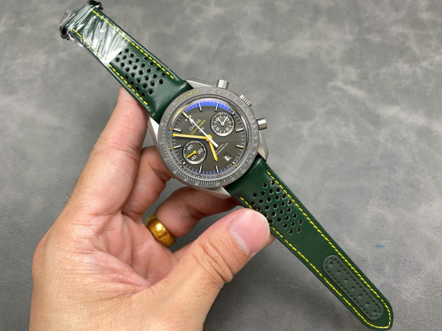 Dong-Ho-Che-Tac-Omega-Speedmaster-Grey-Side-of-the-Moon-Porsche-Club-of-America-Edition-Rep-11-44mm-9.jpg Omega Speedmaster Grey Side of the Moon Porsche Club of America Edition Replica Wath 44mm - Image 1