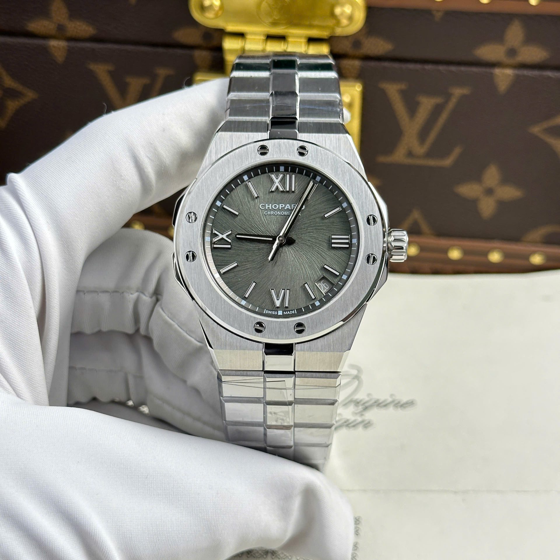 Dong-Ho-Chopard-Alpine-Eagle-Rep-11-Cao-Cap-Mat-Xam-Nha-May-GH-41mm-1.jpg Chopard Alpine Eagle Replica Watch Gray Dial Metal Wire GH Factory 41mm - Image 1