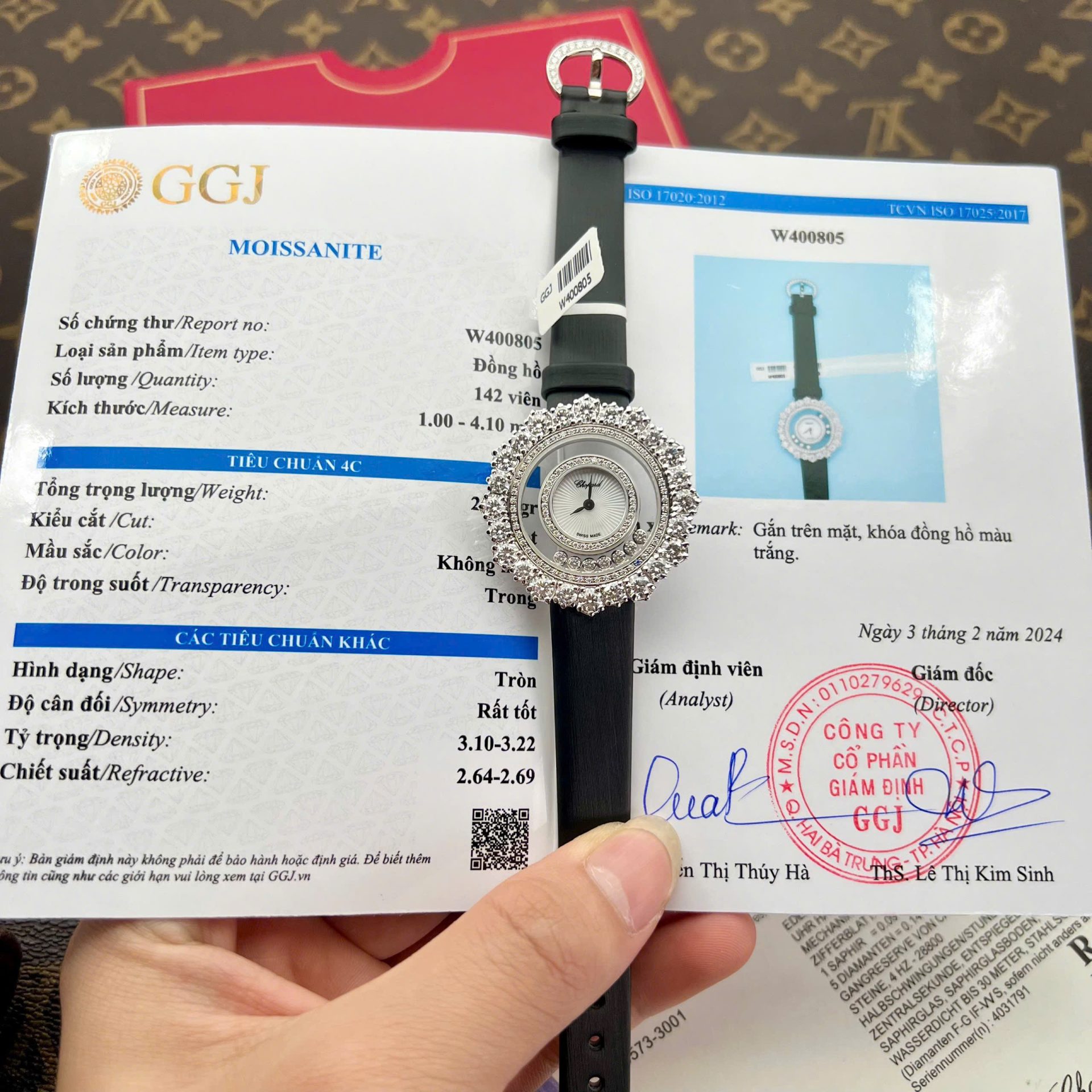 Dong-Ho-Chopard-Happy-Che-Tac-Kim-Cuong-Moissanite-Hong-Kong-36mm-3.jpg Chopard Happy Replica Watch Custom Diamonds Moissanite Hong Kong 36mm - Image 1