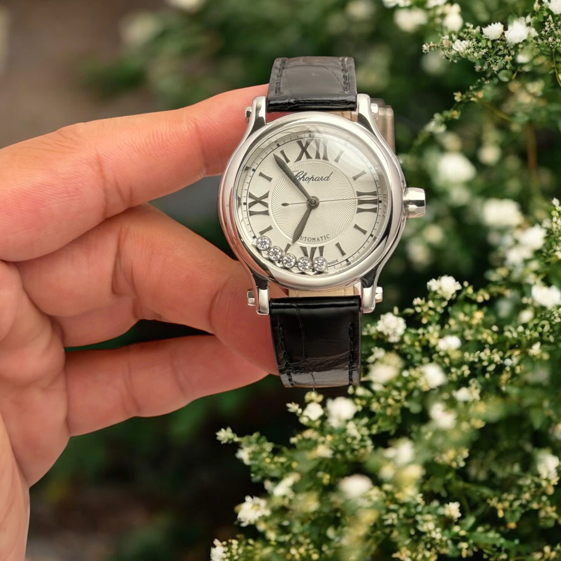 Dong-Ho-Chopard-Happy-Sport-Che-Tac-Nu-Mat-Trang-Day-Da-36mm-2.jpg Chopard Happy Sport Imitation Watches Women White Dial Leather Strap 36mm - Image 1