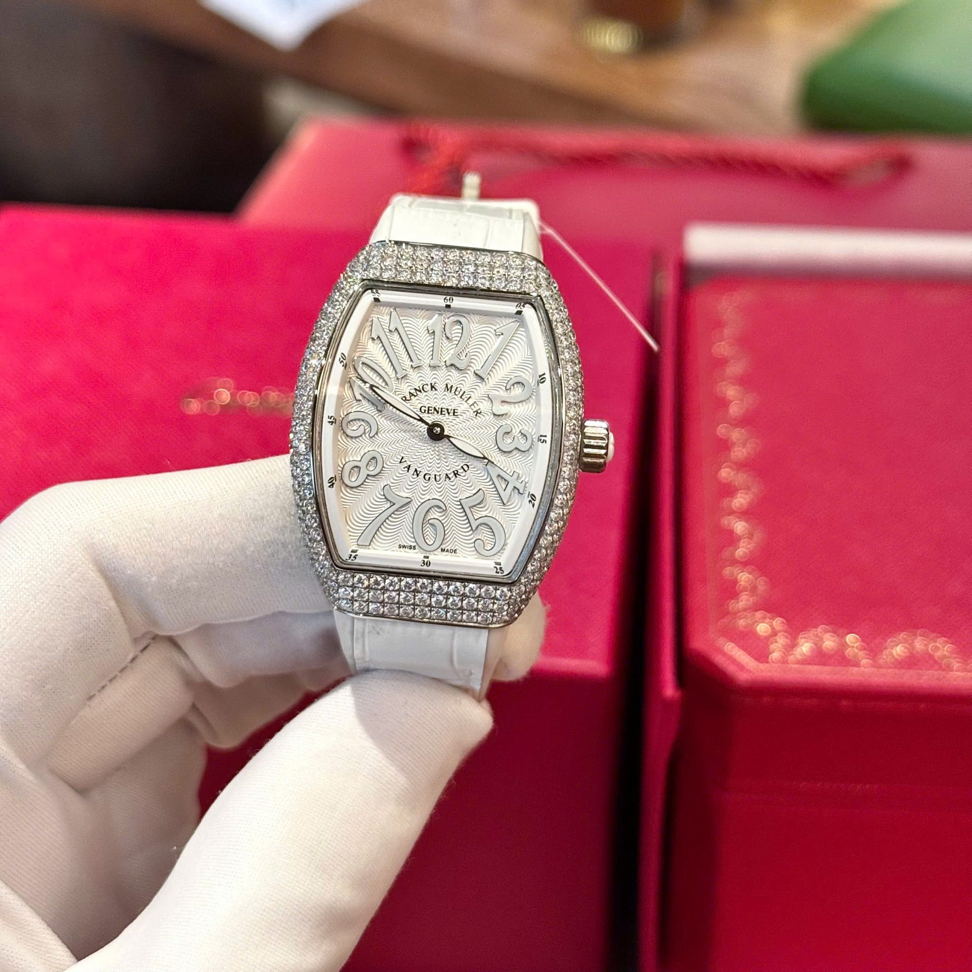 Dong-Ho-Franck-Muller-V32-Che-Tac-Dinh-Full-Kim-Cuong-Moissanite-Hong-Kong-36mm-8.jpg Franck Muller V32 Replica Watch Custom Diamonds Moissanite Hong Kong 36mm - Image 1