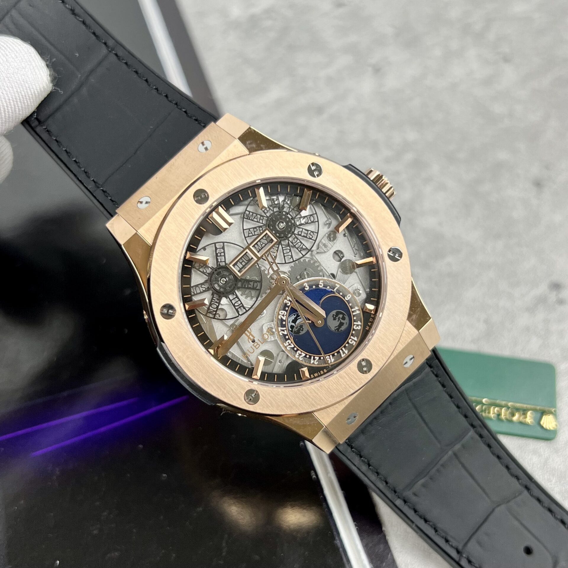 Dong-Ho-Hublot-Aerofusion-Moonphase-King-Gold-Replica-11-Nam-42mm-2.jpg Hublot Aerofusion Moonphase King Gold Best Replica Watch 42mm - Image 1