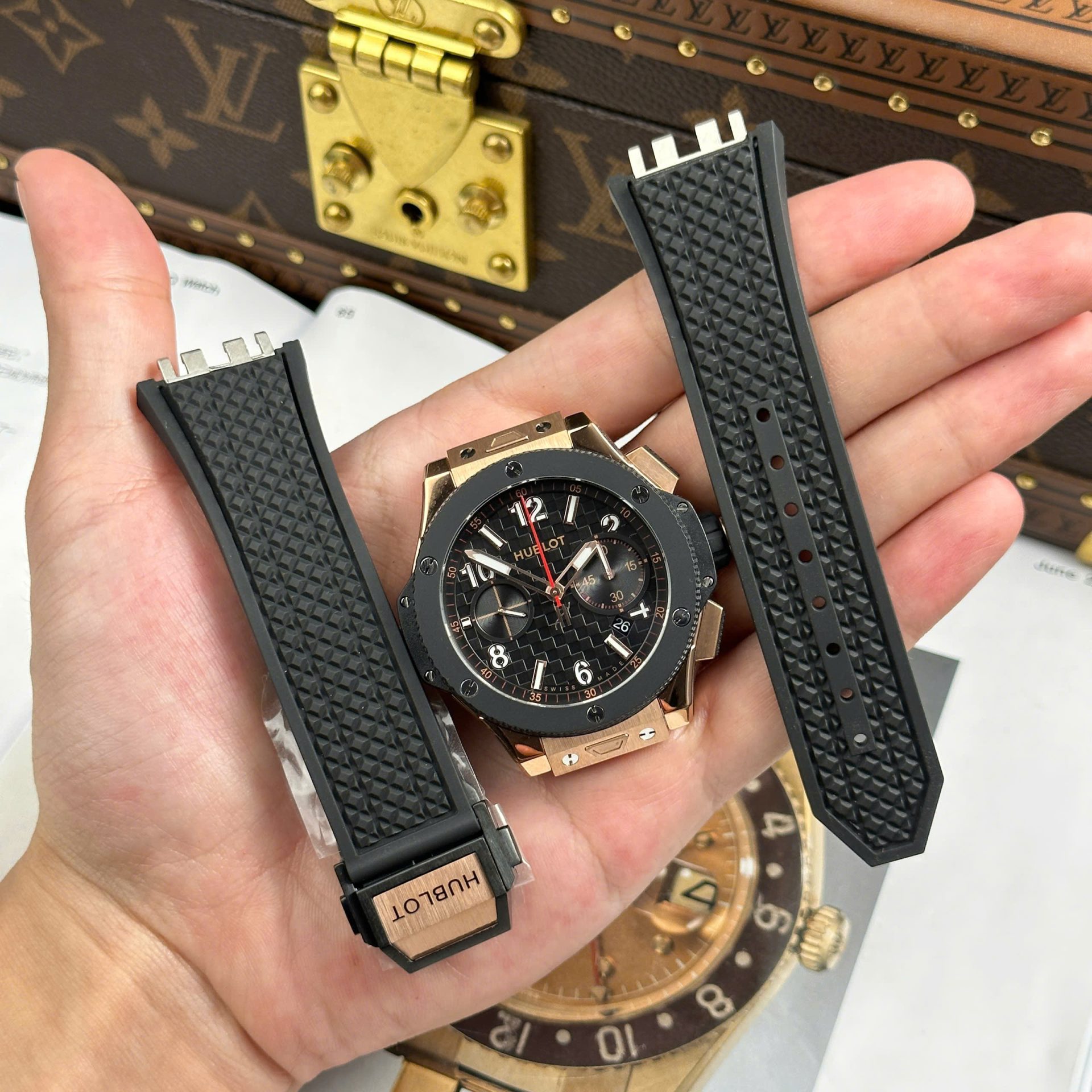 Dong-Ho-Hublot-Big-Bang-20th-Anniversary-King-Gold-Ceramic-Che-Tac-Nha-May-BBA-43mm-1.jpg Hublot Big Bang 20th Anniversary King Gold Ceramic Luxury Fake Watches BBA Factory 43mm - Image 1