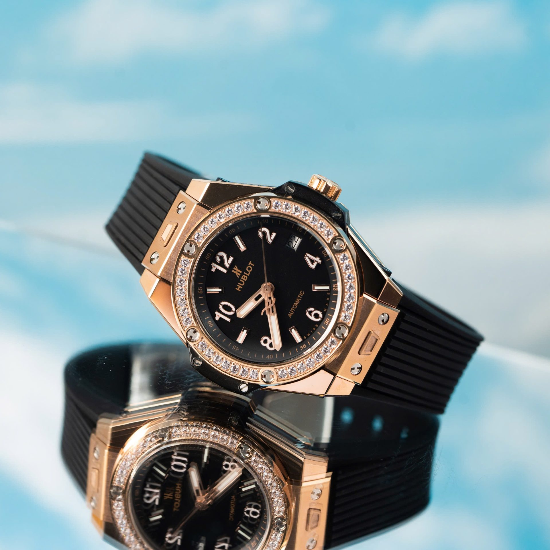 Dong-Ho-Hublot-Big-Bang-One-Click-King-Gold-Replica-11-Mau-Den-39mm-3.jpg Hublot Replica 1:1 Watch Big Bang One Click With Diamond Bezel King Gold 39mm - Image 1