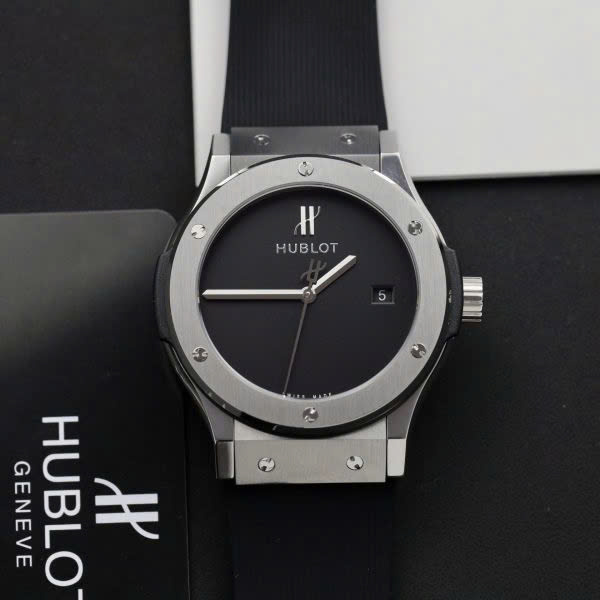 Dong-Ho-Hublot-Classic-Fusion-40-Years-Anniversary-Fake-Cao-Cap-Mau-Den-42mm-1.jpg Hublot Classic Fusion 40 Years Anniversary Fake Watch Black Dial 42mm - Image 1