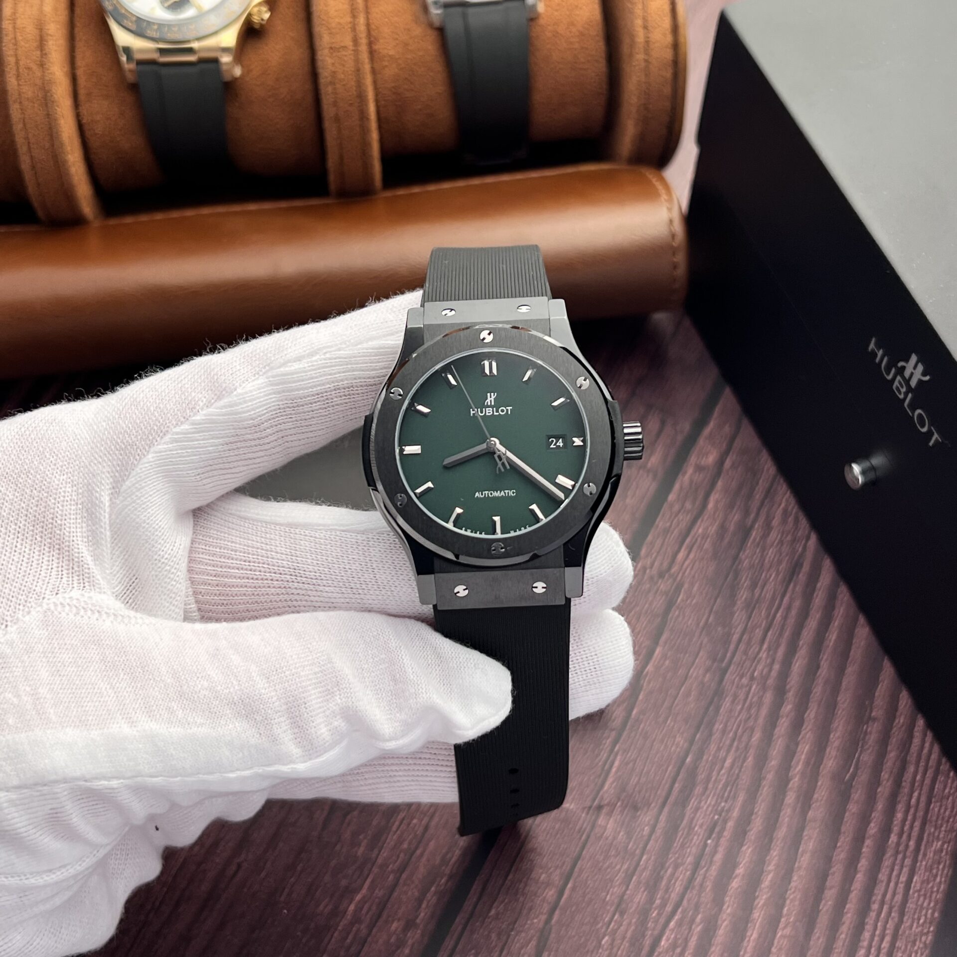 Dong-Ho-Hublot-Classic-Fusion-Ceramic-Replica-Mat-Xanh-La-Cay-JJZ-42mm-4.jpg Hublot Classic Fusion Ceramic Replica Watch Green Dial JJZ 42mm - Image 1