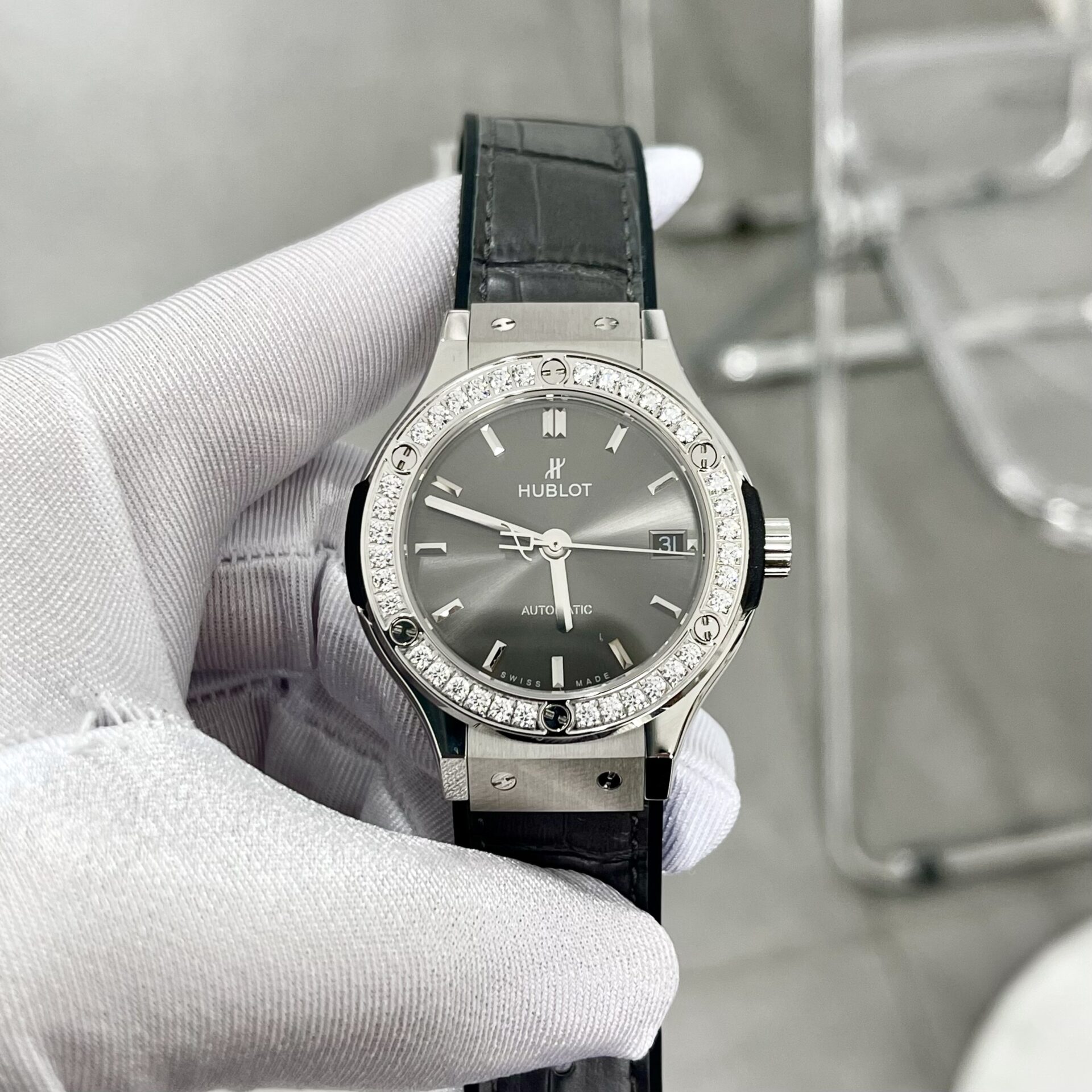 Dong-Ho-Hublot-Classic-Fusion-Diamonds-Mau-Xam-HB-Factory-38mm-1.jpg Hublot Classic Fusion Best Replica Watch Diamonds Grey HB Factory 38mm - Image 1