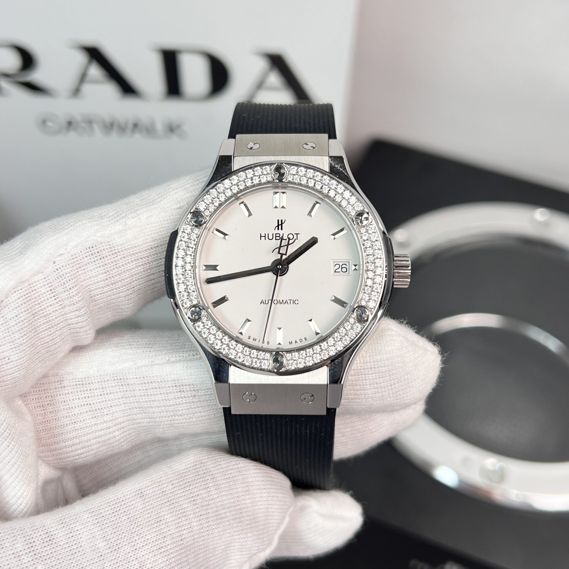 Dong-Ho-Hublot-Classic-Fusion-Dinh-Kim-Cuong-Moissanite-Mat-Trang-38mm-2.jpg Hublot Classic Fusion Replica Watch Moissanite White Dial 38mm - Image 1