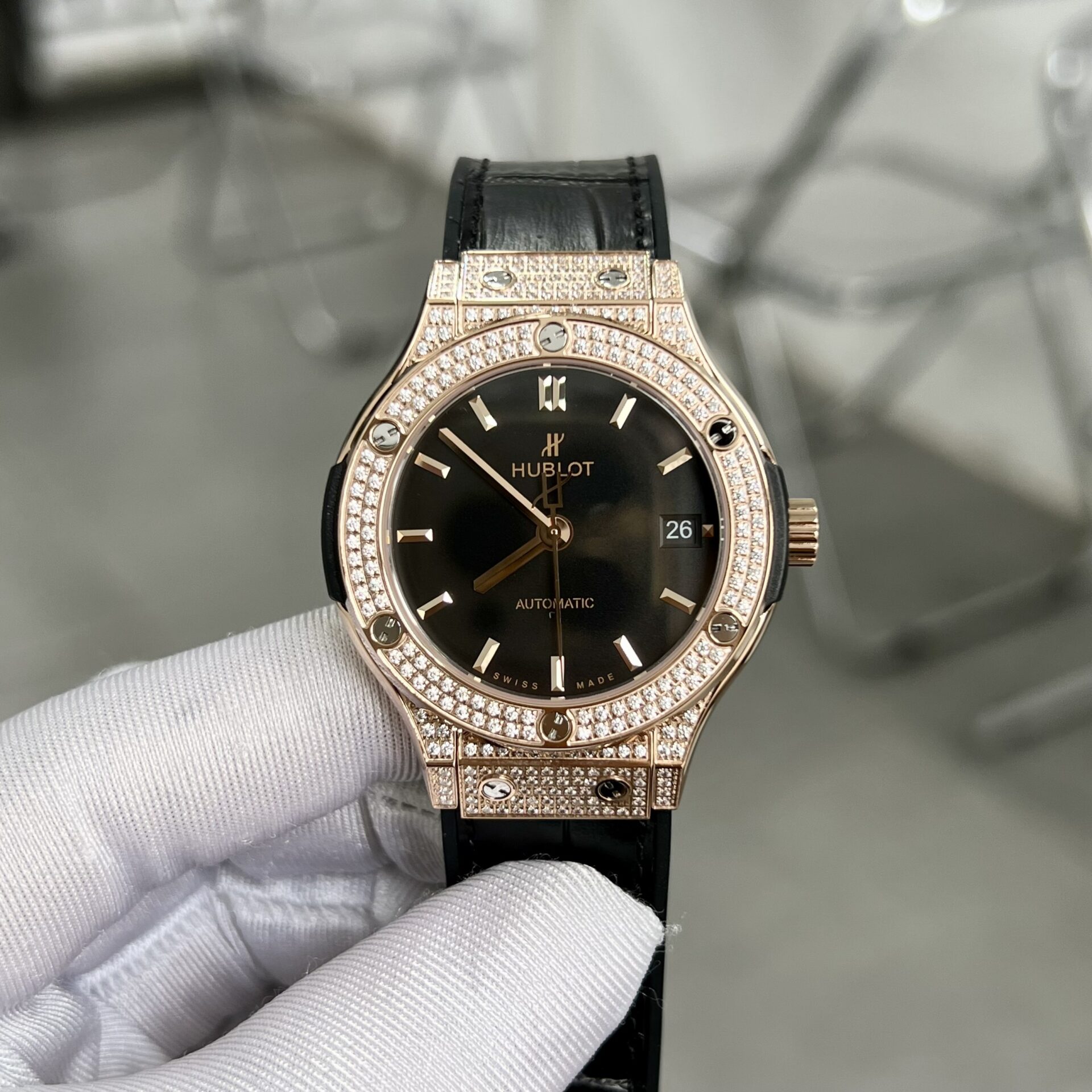 Dong-Ho-Hublot-Classic-Fusion-King-Gold-Diamonds-HB-Factory-38mm-6.jpg Hublot Replica Watch Classic Fusion King Gold With Diamonds Case HB Factory 38mm - Image 1