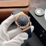 Hublot Replica 1:1 Watch Classic Fusion King Gold With Moissanite Diamonds Blue 42mm - Image 4