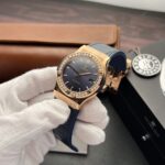 Hublot Replica 1:1 Watch Classic Fusion King Gold With Moissanite Diamonds Blue 42mm - Image 3
