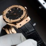 Hublot Classic Fusion King Gold Copies Watch Black Dial Movement SW300 Crocodile Leather Strap 42mm - Image 3