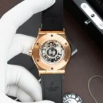 Hublot Classic Fusion King Gold Copies Watch Black Dial Movement SW300 Crocodile Leather Strap 42mm - Image 7