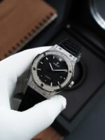 Hublot Classic Fusion Black Dial Imitation Watches Custom Natual Diamonds Automatic SW300 Movement 42mm - Image 4