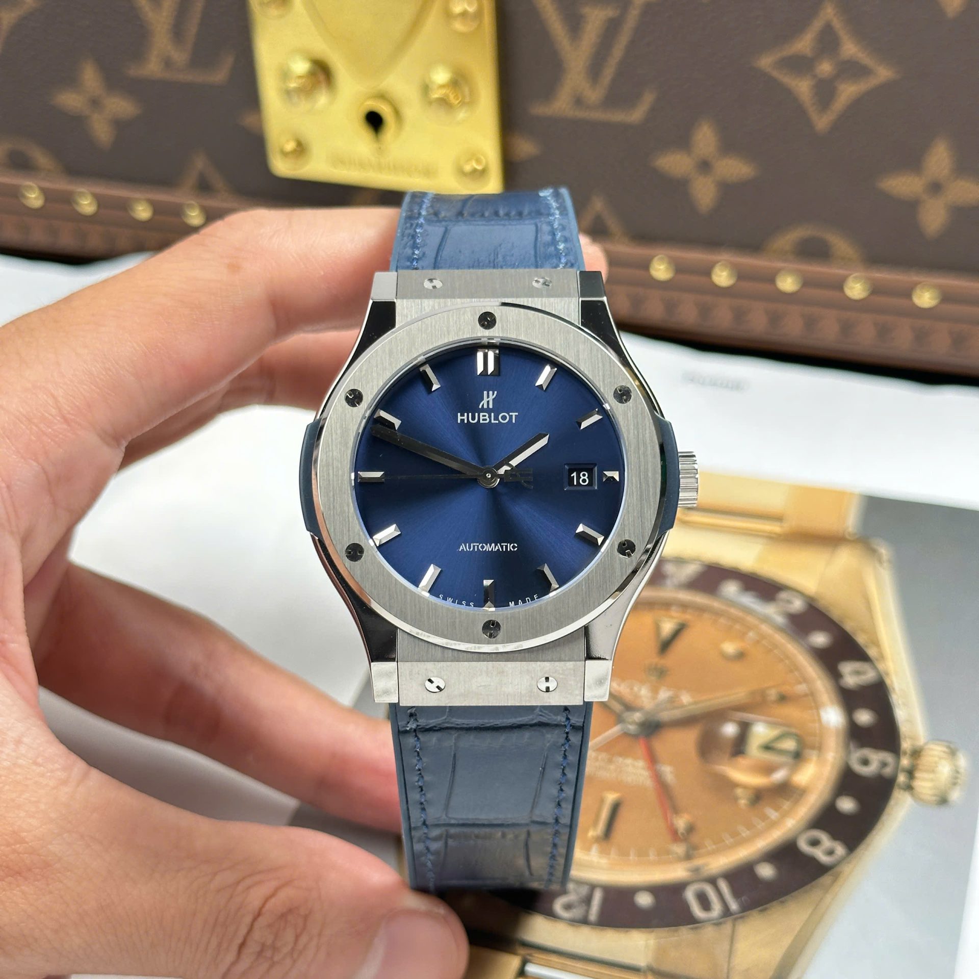 Dong-Ho-Hublot-Classic-Fusion-Replica-1-1-Mau-Xanh-Blue-Trong-Luong-84-Gram-Sieu-Nhe-Xuong-JJZ-42mm-2.jpg Hublot Classic Fusion Blue Luxury Imitation Watches Weight 84 Grams Super Light JJZ Factory 42mm - Image 1