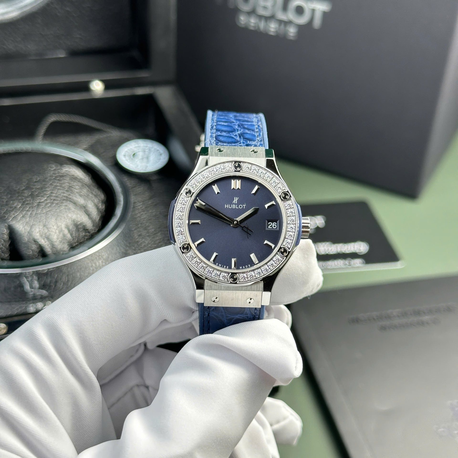 Dong-Ho-Hublot-Classic-Fusion-Replica-1-1-Nu-Mau-Xanh-Blue-Dinh-Da-Nha-May-HB-33mm-5.jpg Hublot Classic Fusion Replica Watches Womens Blue HB Factory 33mm - Image 1
