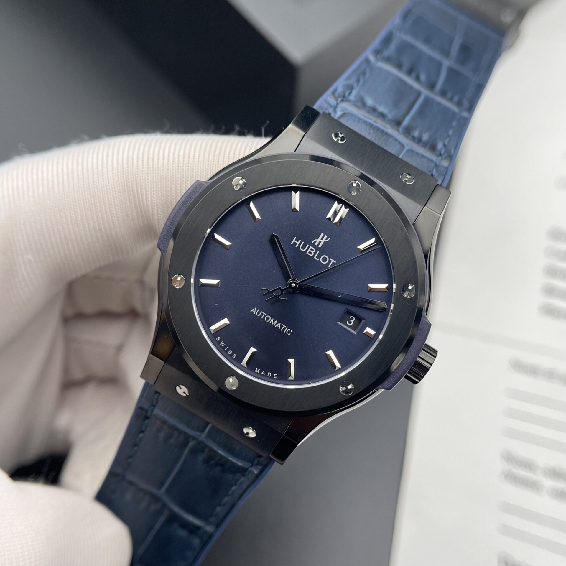 Dong-Ho-Hublot-Classic-Fusion-Super-Fake-11-Mau-Xanh-Blue-42mm-1-scaled-1.jpg Hublot Fake Watches Classic Fusion Ceramic Blue Dial HB Factory 42mm - Image 1