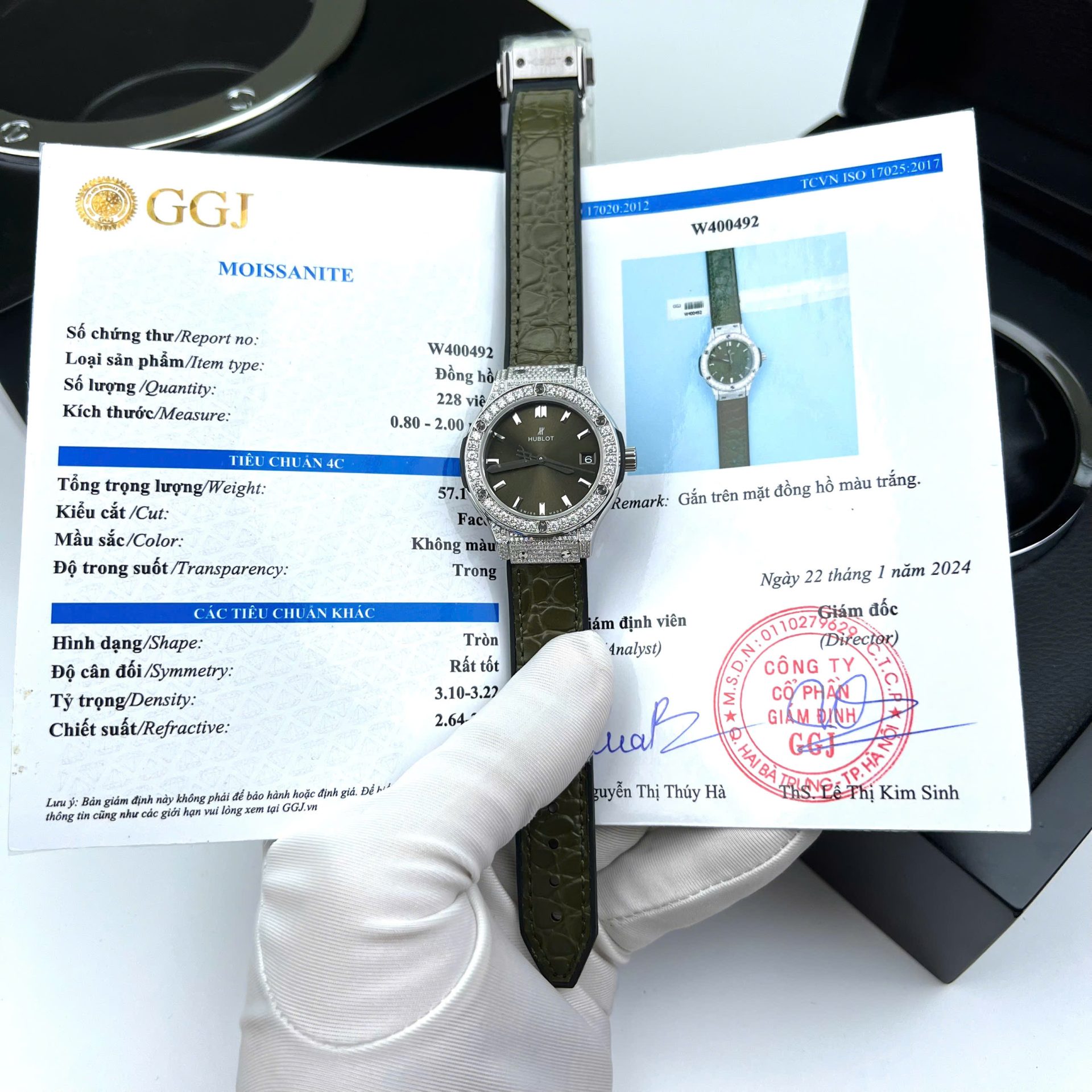 Dong-Ho-Hublot-Classic-Fusion-Titanium-Che-Tac-Dinh-Kim-Cuong-Moissanite-Mau-Xanh-La-Cay-33mm-5.jpg Hublot Classic Fusion Titanium Green Replica Watch Custom Moissanite Diamonds 33mm - Image 1