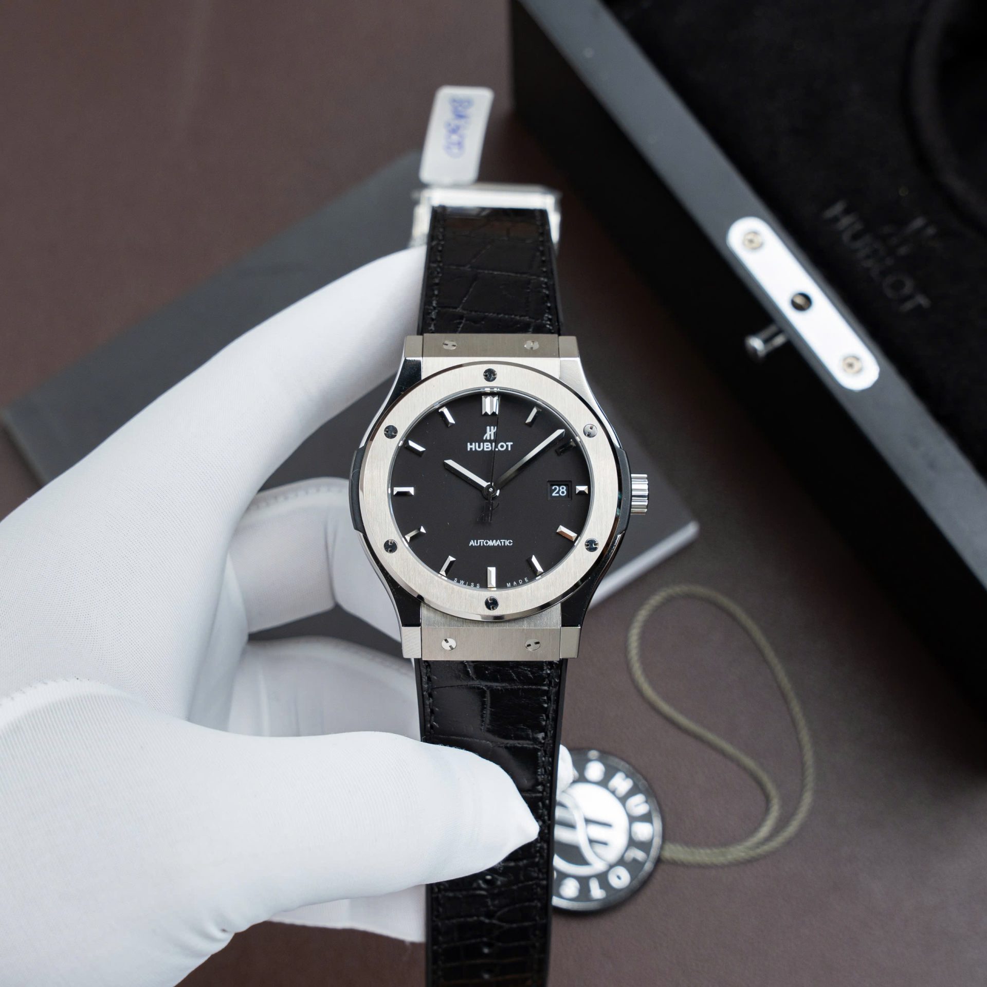 Dong-Ho-Hublot-Classic-Fusion-Titanium-Mau-Den-Tinh-Chinh-May-SW300-Thuy-Sy-Nang-84Gram-42mm-9.jpg Hublot Classic Fusion Titanium Black Copies Watch Movement SW300 Weight 84 Gram Custom 42mm - Image 1