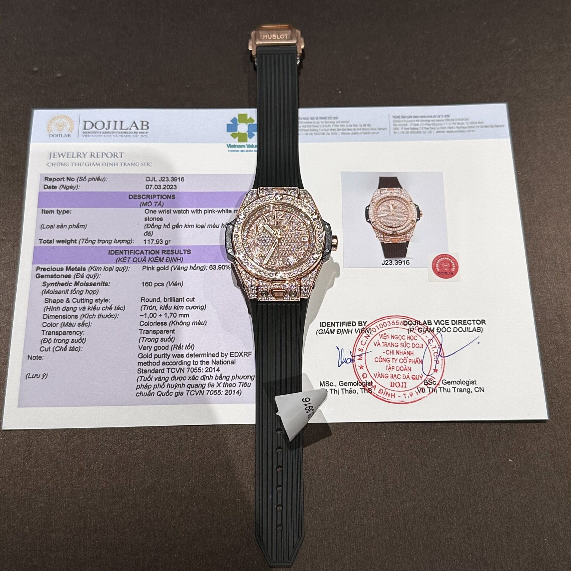 Dong-Ho-Hublot-One-Click-Boc-Vang-Do-Kim-Moissanite-39mm-1.jpg Hublot Replica 1:1 Watch One Click Gold Wrapped With Full Moissanite 39mm - Image 1