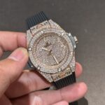 Hublot Replica 1:1 Watch One Click Gold Wrapped With Full Moissanite 39mm - Image 5