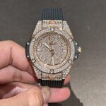 Hublot Replica 1:1 Watch One Click Gold Wrapped With Full Moissanite 39mm - Image 4