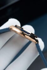 Hublot Replica Watch Classic Fusion King Gold Dial Blue 33mm - Image 7