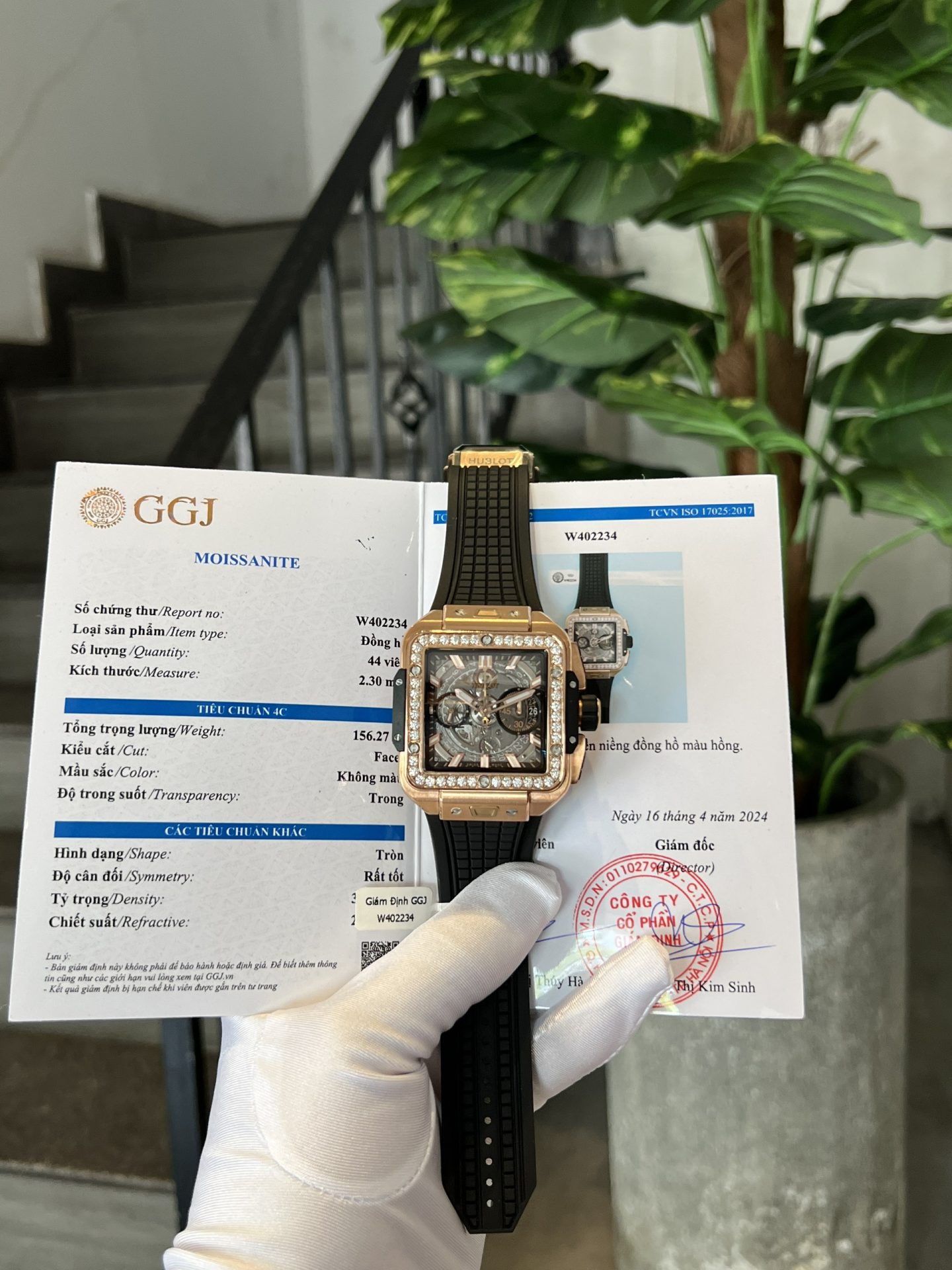 Dong-Ho-Hublot-Square-Bang-King-Gold-Do-Kim-Cuong-Moissanite-BBF-42mm-2.jpg Hublot Best Replica Watch Square Bang King Gold Custom Moissanite Diamonds BBF 42mm - Image 1