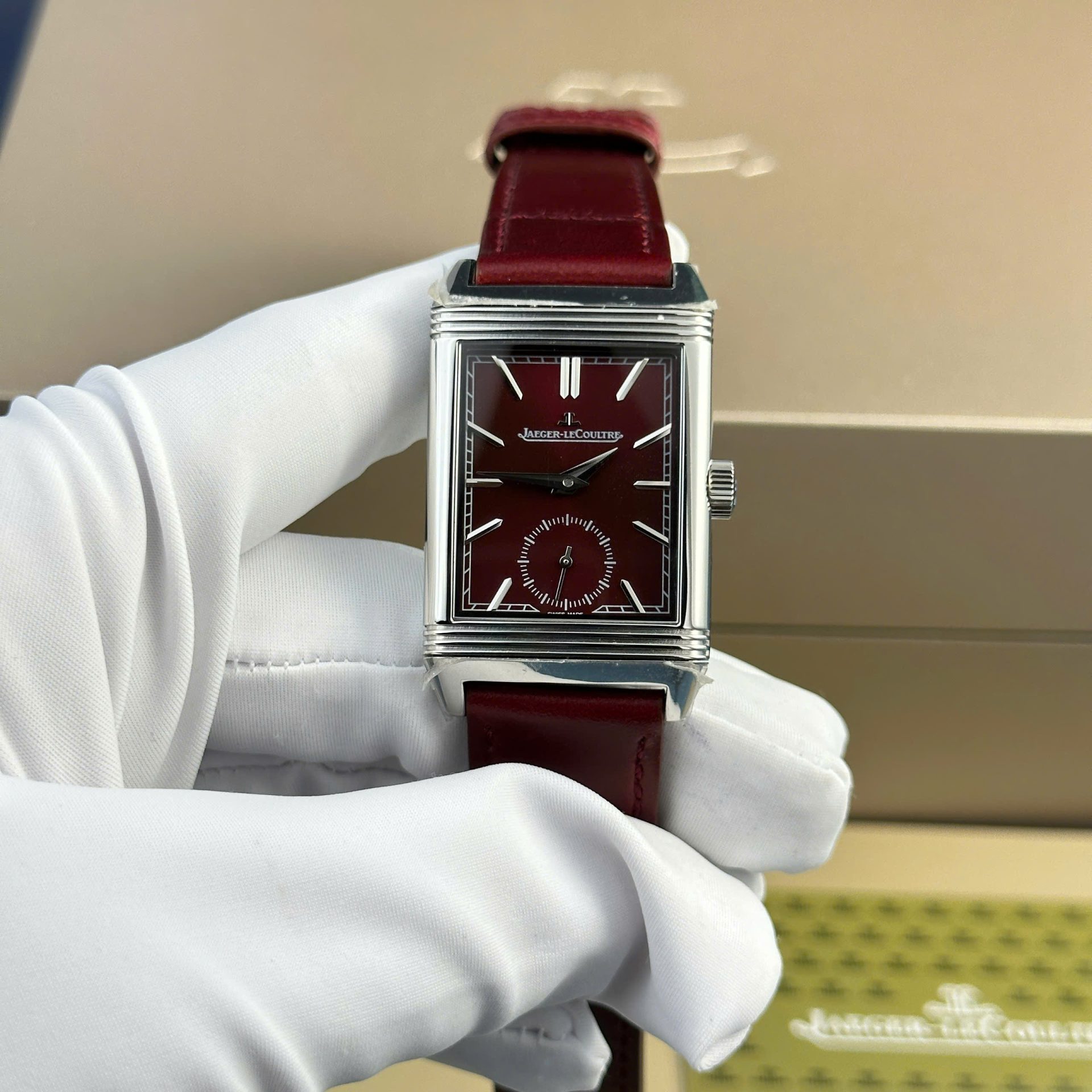 Dong-Ho-Jaeger-LeCoultre-Replica-11-Mau-Do-Day-Da-Nha-May-MG-27.4×45-4.jpg Jaeger LeCoultre Replica Watches Red Dial Leather Strap MG Factory 27.4×45.6mm - Image 1