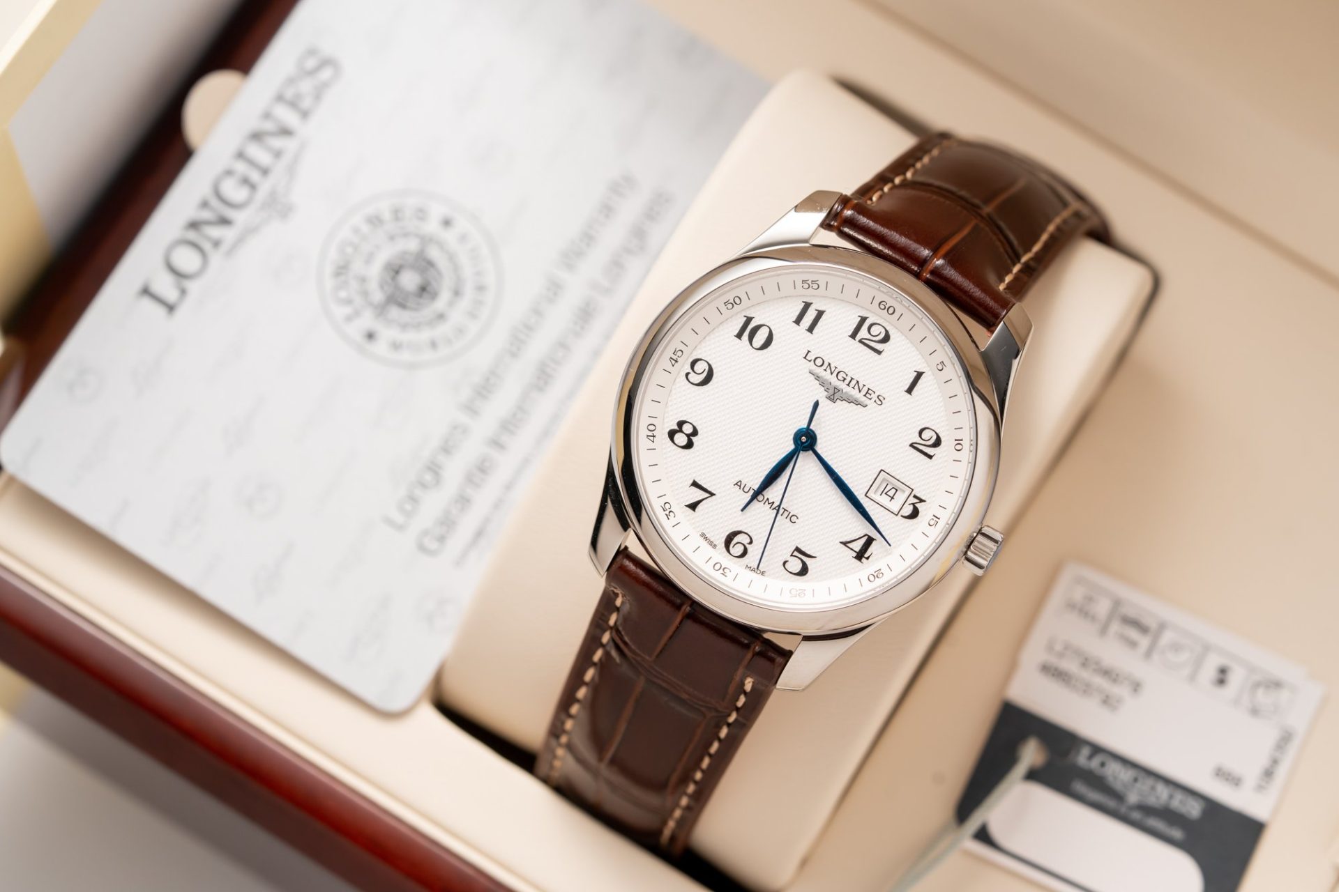 Dong-Ho-Longines-Nam-Day-Da-Master-Collection-L2.628.5.78.7-Replica-2.jpg Longines Replica Watches Master Collection L2.628.5.78.7 White Dial Leather Strap 38.5mm - Image 1