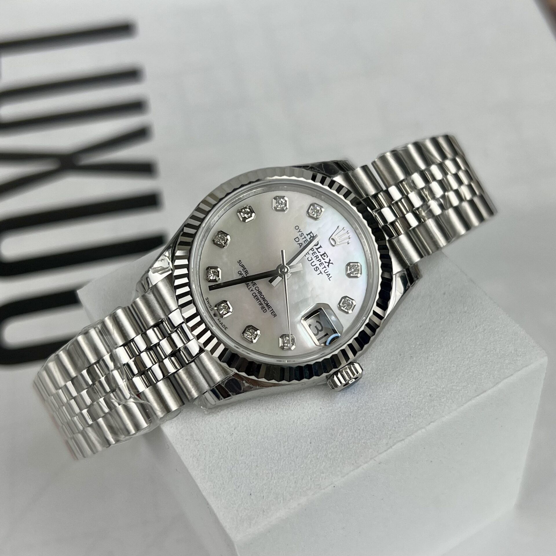 Dong-Ho-Nu-Rolex-DateJust-Replica-11-Mat-So-Xa-Cu-3.jpg Rolex DateJust Replica Watch Mother of Pearl Dial Jubilee Strap 31mm - Image 1