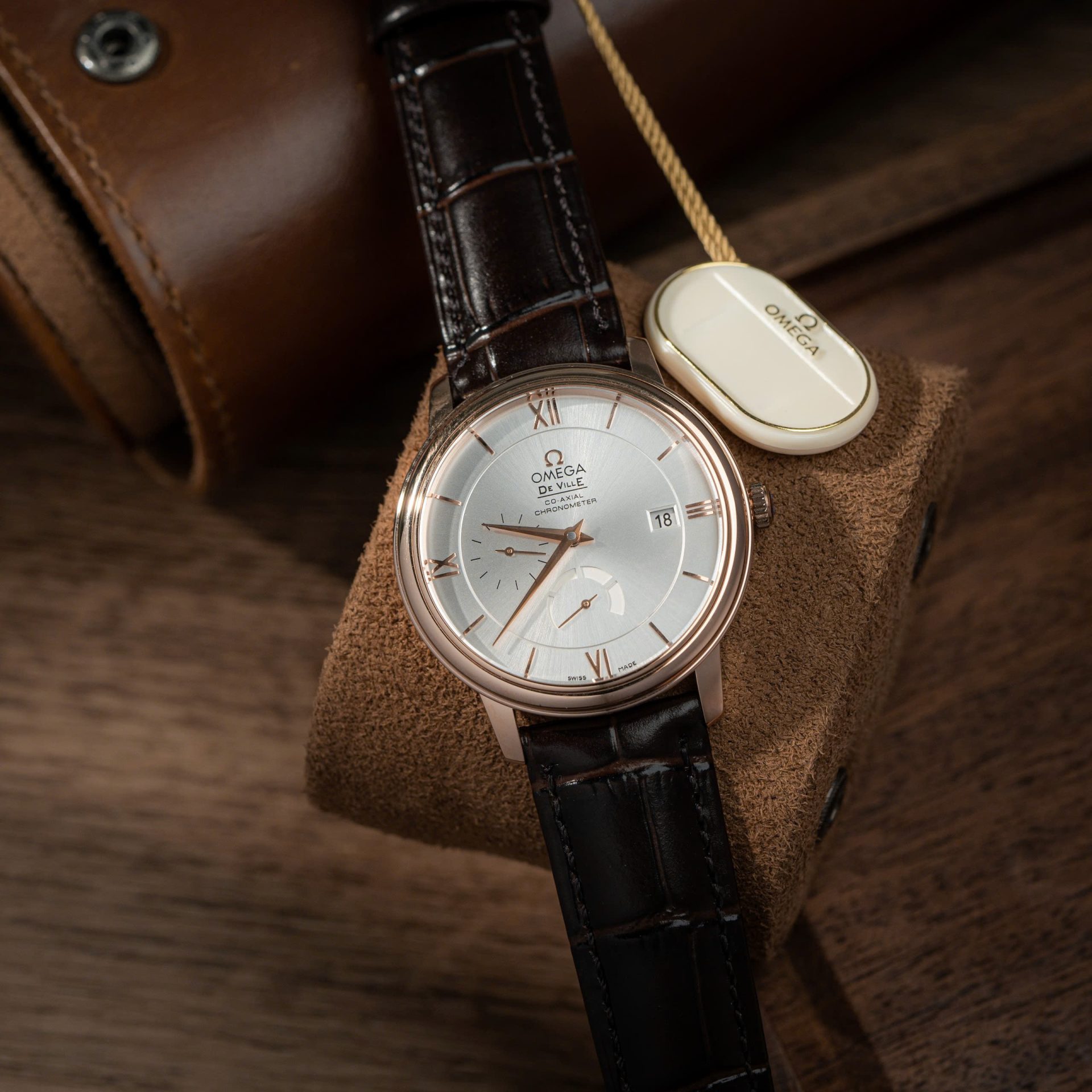 Dong-Ho-Omega-De-Ville-Prestige-Power-Reserve-Replica-11-Cao-Cap-Day-Da-Mau-Nau-39-4.jpg Omega De Ville Prestige Power Reserve Replica Watches Brown Leather Strap 39.5mm - Image 1
