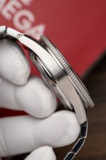 Omega Seamaster 007 Replica Watch Black Dial VS Factory 41mm - Image 5