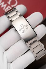 Omega Seamaster 007 Replica Watch Black Dial VS Factory 41mm - Image 7