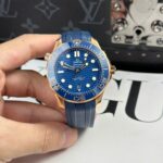 Omega Seamaster Diver 300M Replica Watch Blue Dial Rubber Strap VSF 42mm - Image 2