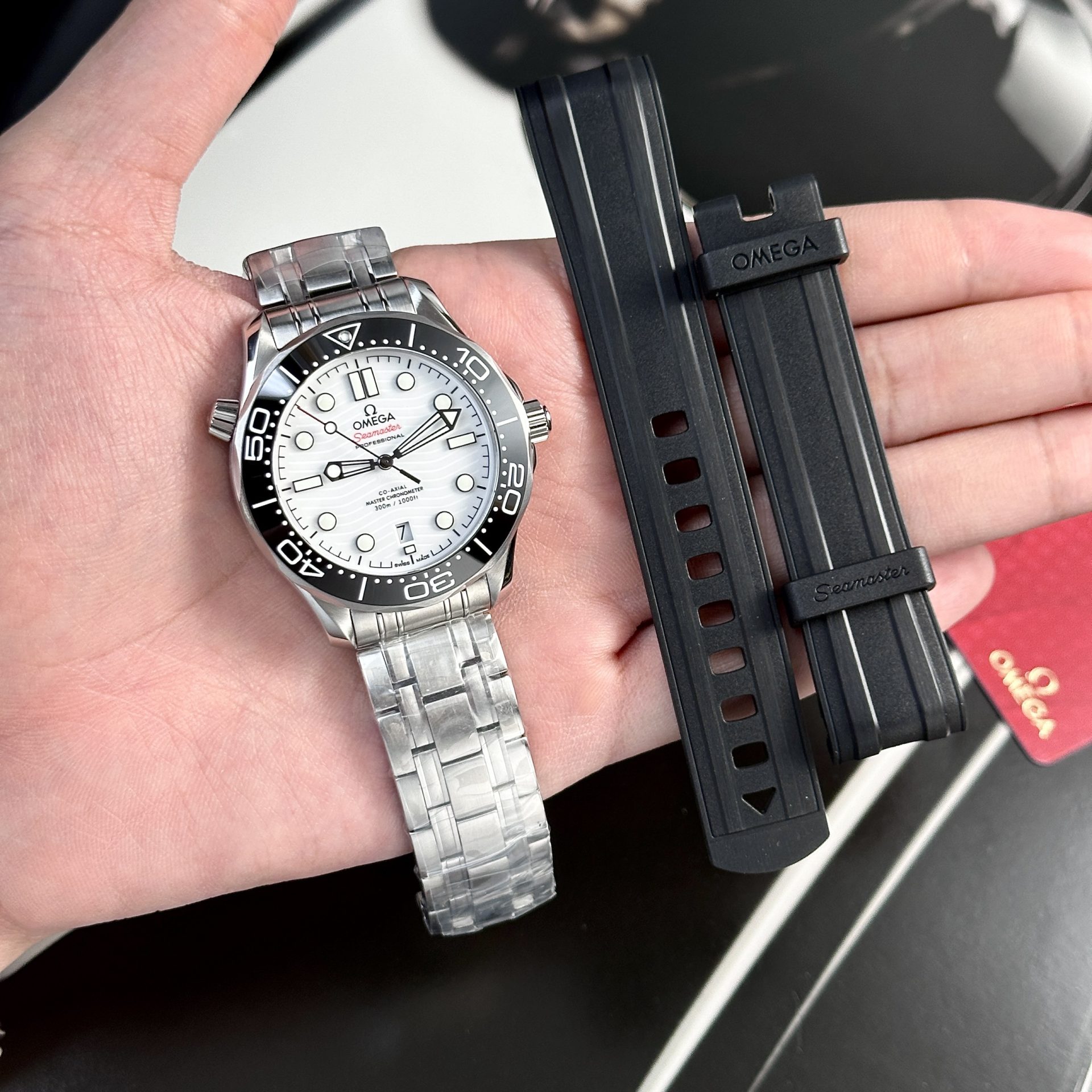 Dong-Ho-Omega-Seamaster-Nam-Rep-11-Cao-Cap-Nhat-Nha-May-VS-42mm-1.jpg Omega Replica Watches Seamaster Diver 300M White Dial VS Factory 42mm - Image 1