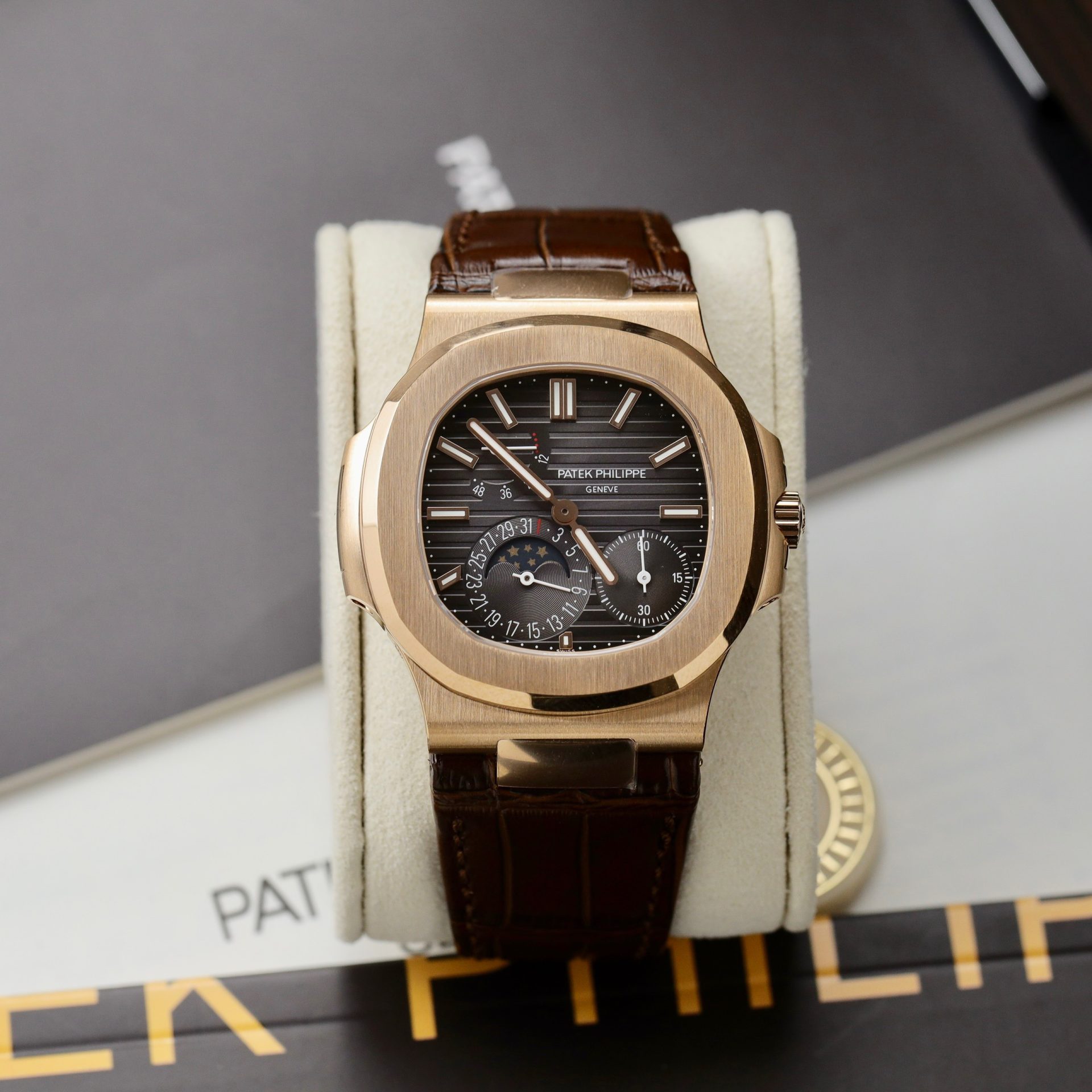 Dong-Ho-Patek-Philippe-11-Nautilus-5712R-Che-Tac-Nha-May-PPF-40mm-1.jpg Patek Philippe Replica Watch Nautilus 5712R Rose Gold PPF Factory 40mm - Image 1