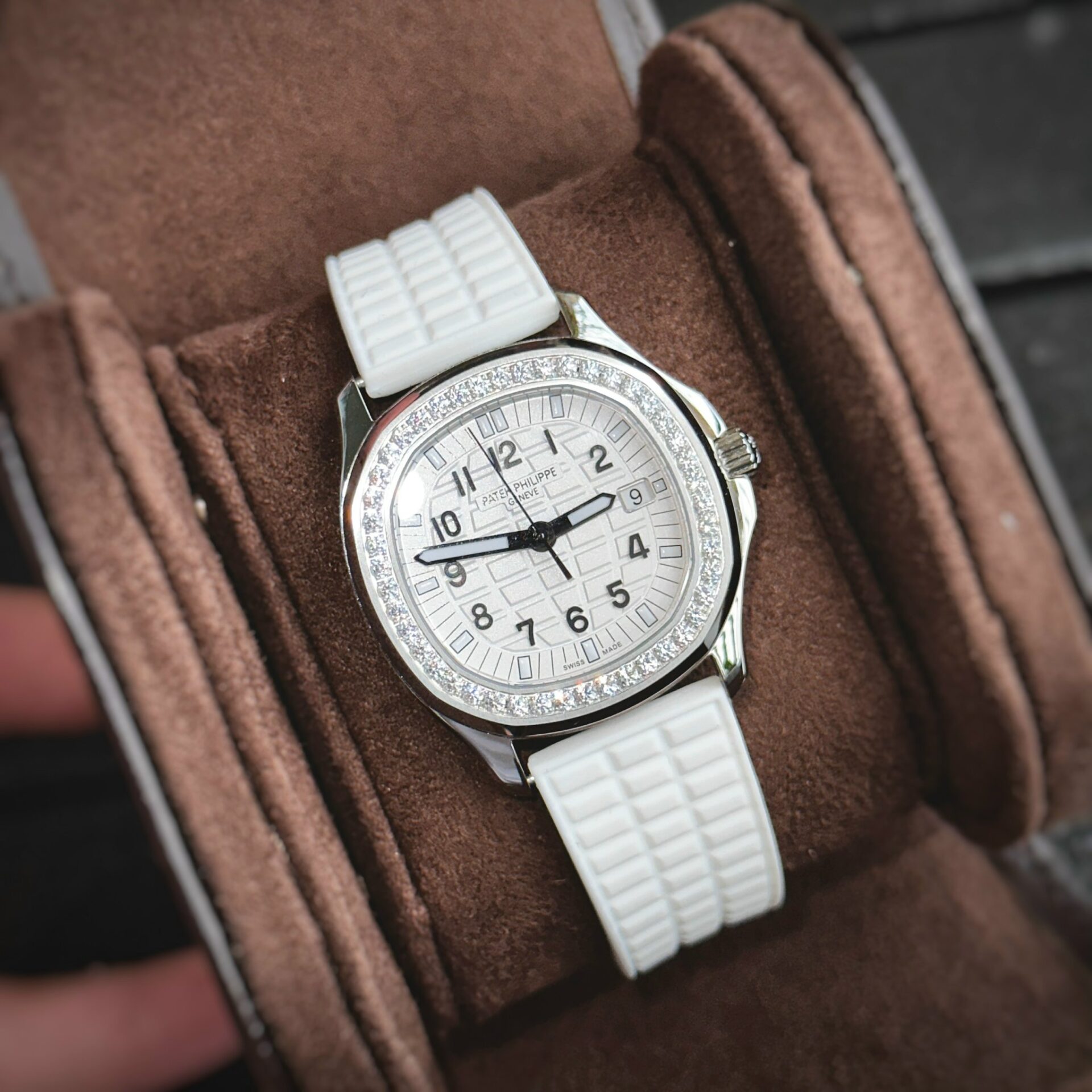 Dong-Ho-Patek-Philippe-Aquanaut-5067-Rep-11-Mau-Trang-Nha-May-PPF-35-6.jpg Patek Philippe Fake Watches Aquanaut 5067 White Dial PPF Factory 35.6mm - Image 1