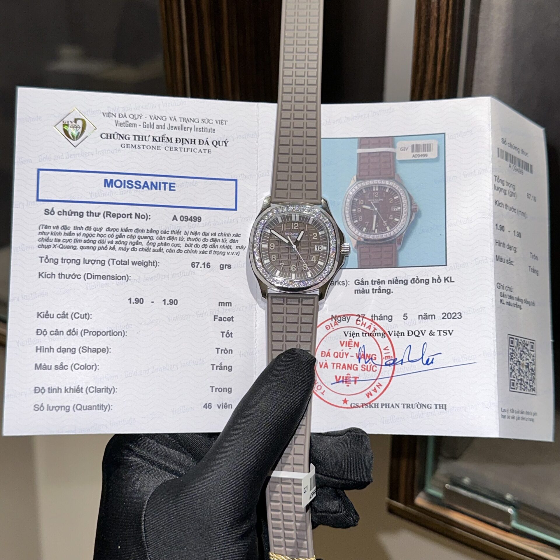 Dong-Ho-Patek-Philippe-Aquanaut-5067A-Dinh-Kim-Cuong-Moissanite-35-2-scaled-1.jpg Patek Philippe Replica Watch Aquanaut 5067A Custom Moissanite Diamonds 35.6mm - Image 1