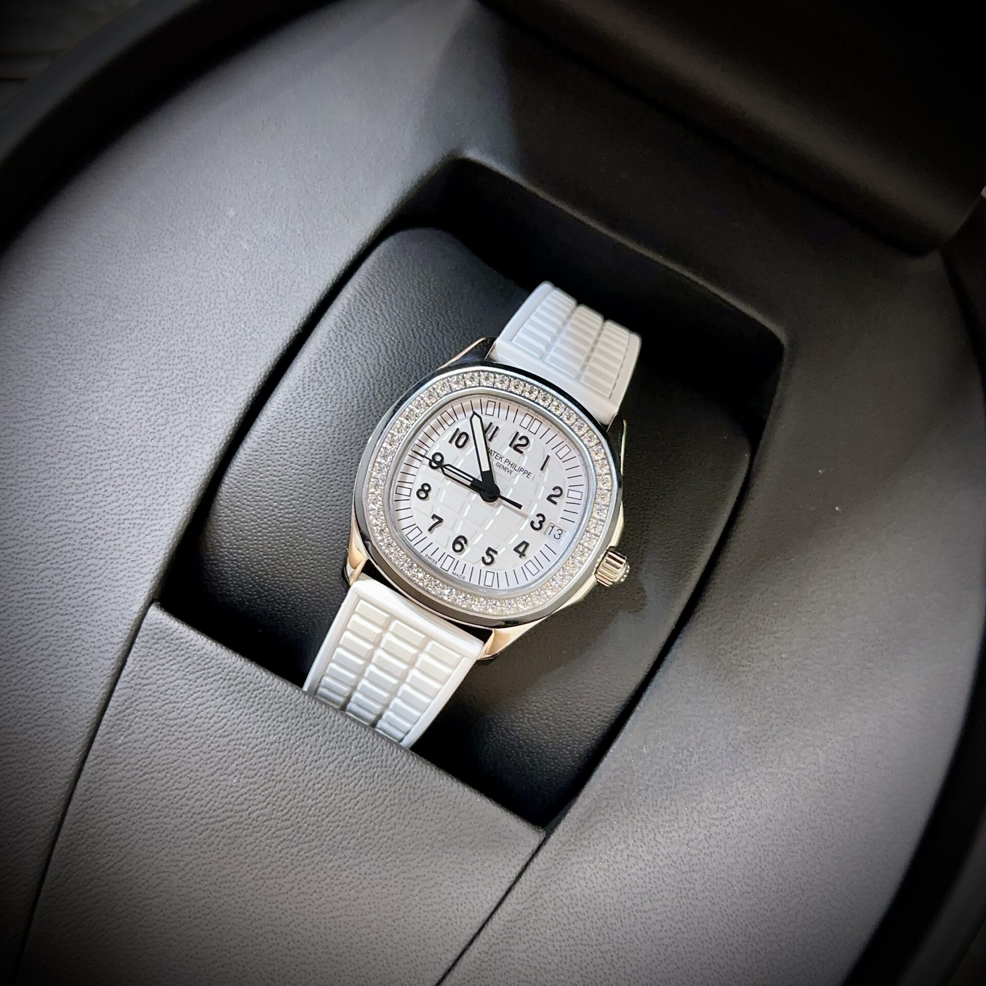 Dong-Ho-Patek-Philippe-Aquanaut-5067G-Rep-11-Mau-Trang-PPF-35-11.jpg Patek Philippe Aquanaut 5067G Replica 1:1 Watch PP Factory 35.6mm - Image 1