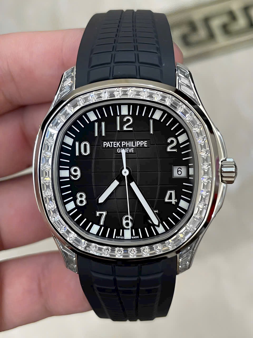 Dong-Ho-Patek-Philippe-Aquanaut-5167G-Nam-Dinh-Da-Day-Cao-Su-GRF-40mm-1.jpg Patek Philippe Replica Watch Aquanaut 5167G Rubber Strap GR Factory 40mm - Image 1