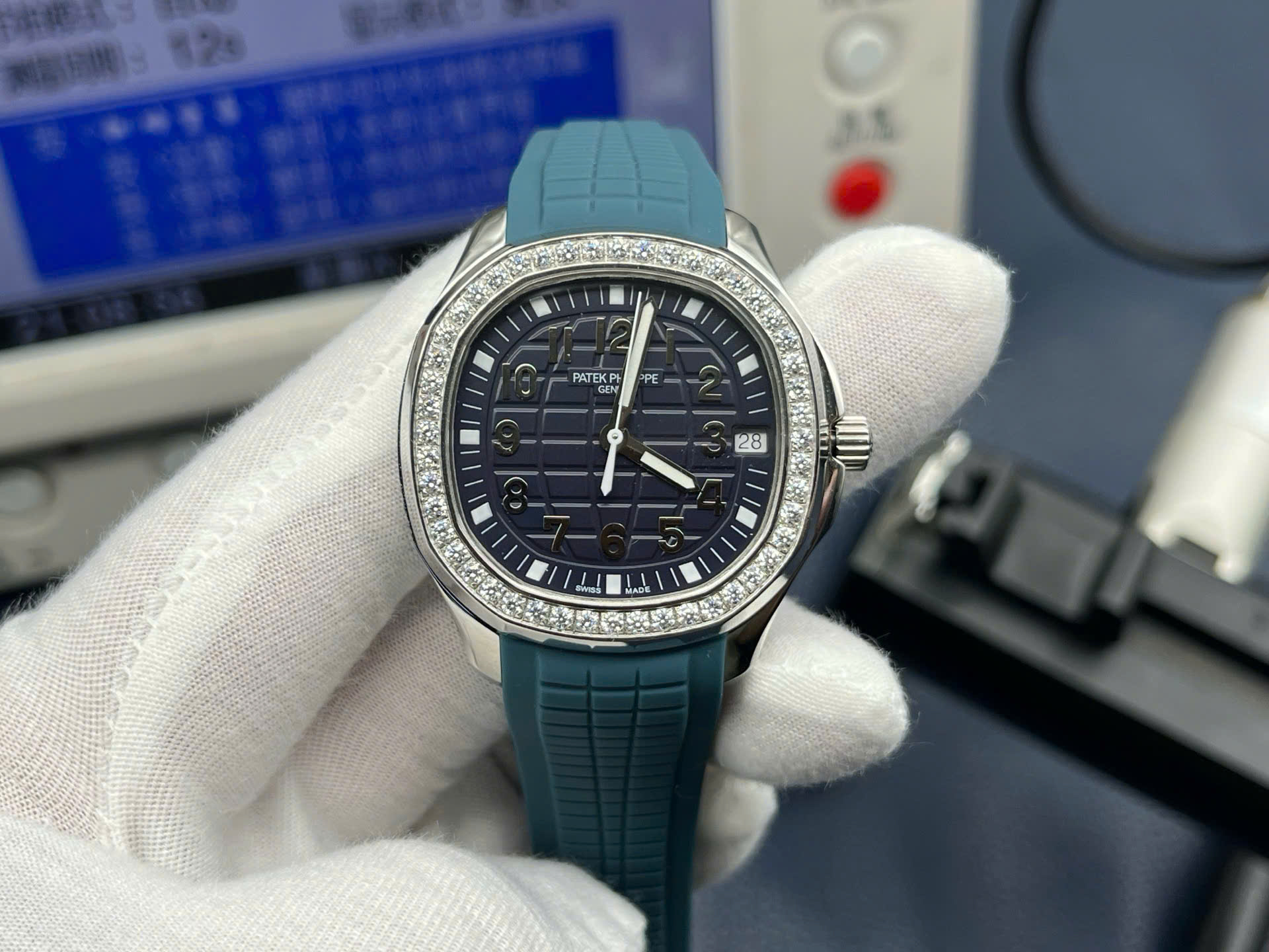 Dong-Ho-Patek-Philippe-Aquanaut-5268G-Dinh-Da-May-Co-Thuy-Sy-Xuong-PPF-388mm-1.jpg Patek Philippe Aquanaut 5268G Imitation Watches Charcoal Blue Dial Rubber Strap PPF Factory 38.8mm - Image 1