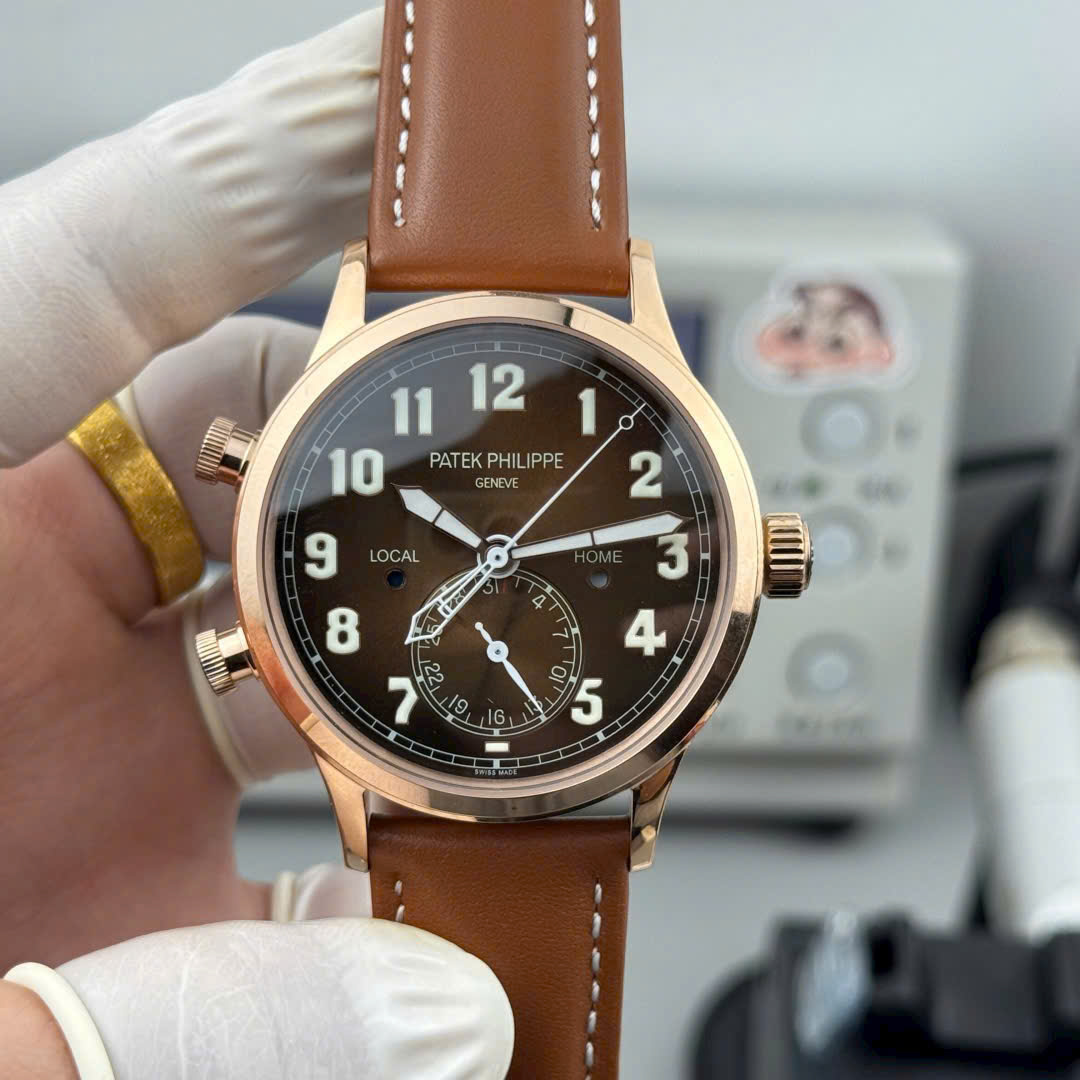 Dong-Ho-Patek-Philippe-Calatrava-Pilot-Travel-Time-5524R-Che-Tac-May-Thuy-Sy-42mm-5.jpg Patek Philippe Best Replica Watches Calatrava Pilot Travel Time 5524R Brown Dial Leather Strap 42mm - Image 1