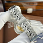 Patek Philippe Nautilus 5711 Replica Watch Refined Full Options Like Auth Top Top Quality 40mm - Image 16